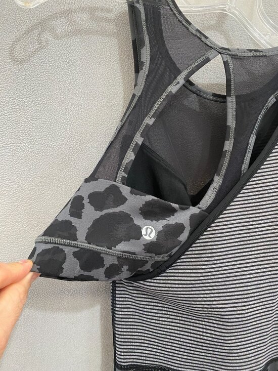 Lululemon Animal Print Striped Racerback Tank Top Built In Bra Workout Yoga Top - Picture 4 of 5